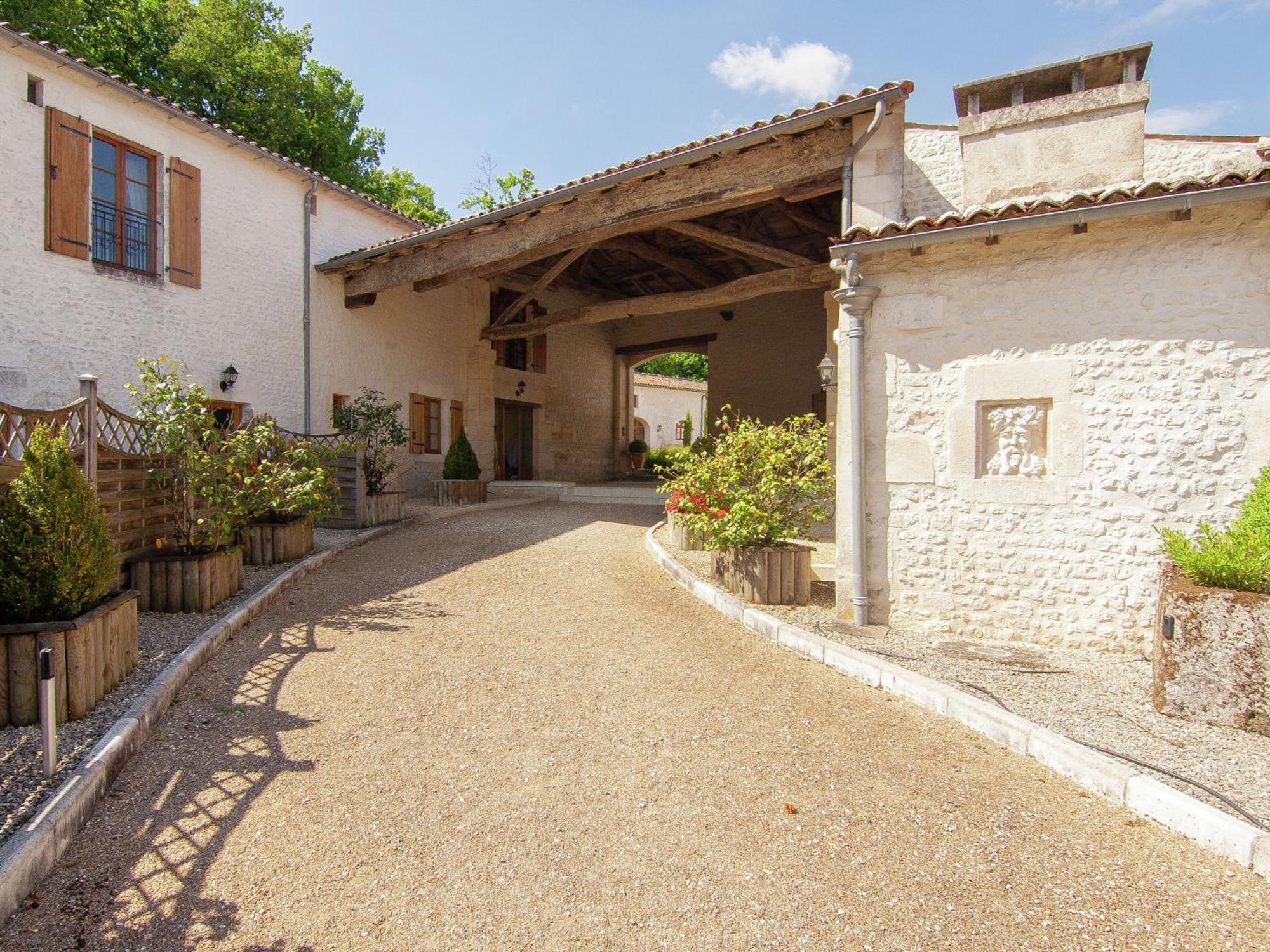 Luxury Apartment With Terrace Sauna Tennis Pool Saint-Preuil Exterior foto