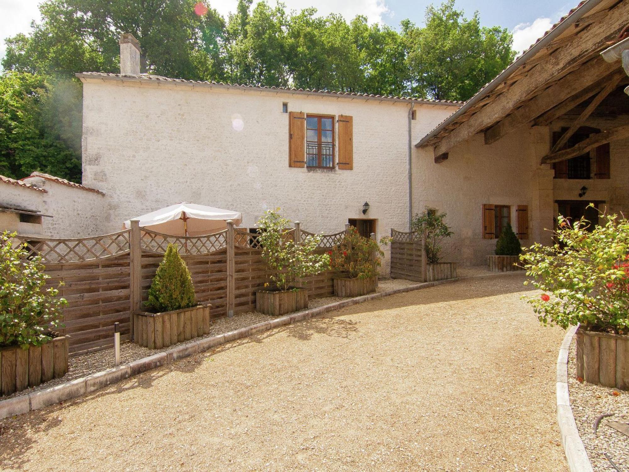 Luxury Apartment With Terrace Sauna Tennis Pool Saint-Preuil Exterior foto