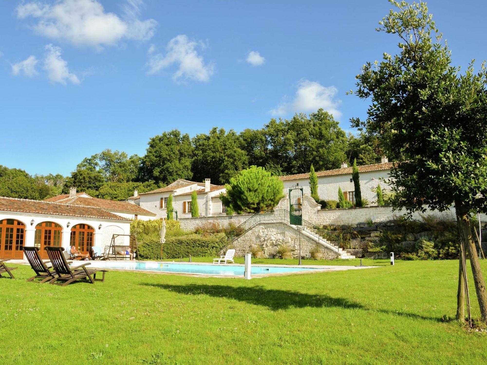 Luxury Apartment With Terrace Sauna Tennis Pool Saint-Preuil Exterior foto